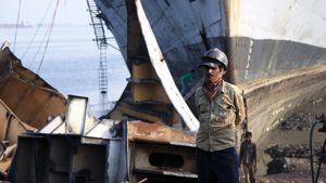 Ship recycling: urgent action needed to ensure that all workers are safe at work!